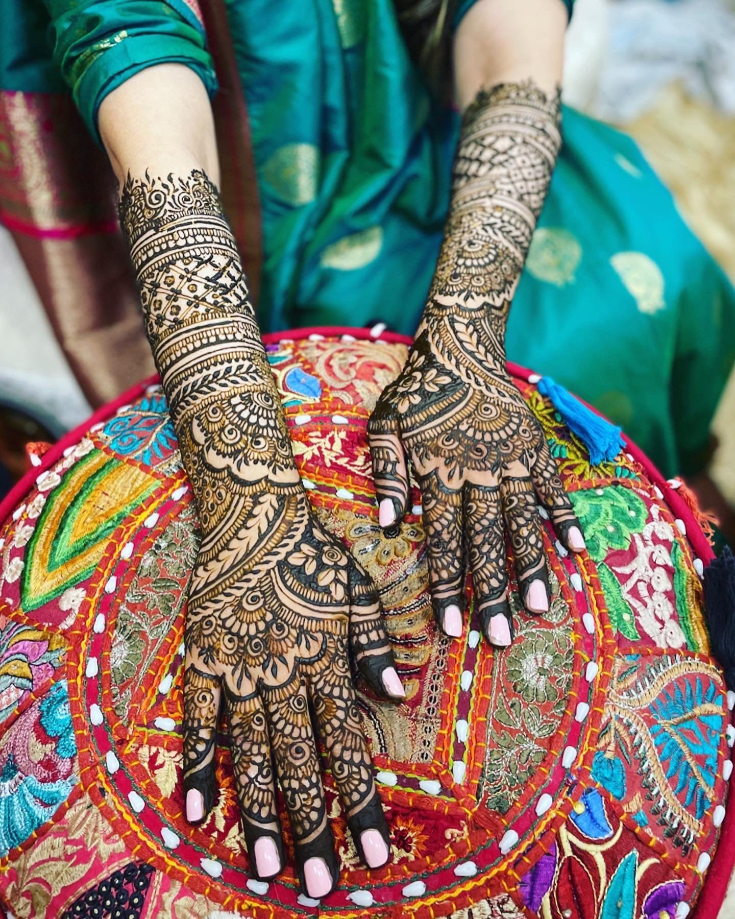 Quick Guide: 10 Easy Tips to Darken your Bridal Mehendi! | WeddingBazaar